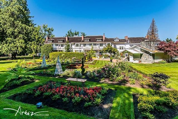 Crown Mansion - Qualicum Beach Custom Home